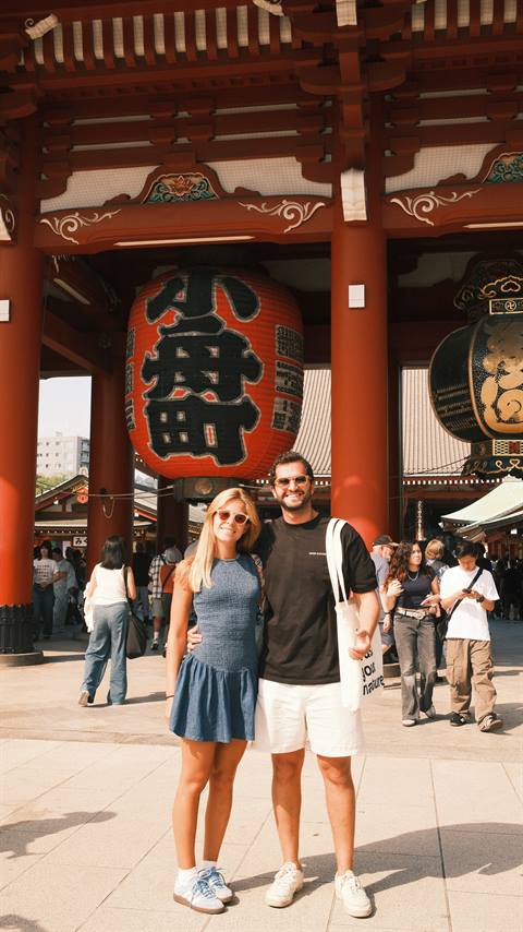 Couple at Senso-ji Kaminarimon gate Asakusa